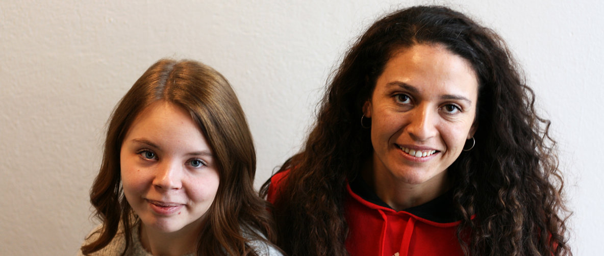 Rebecka och Behice läser till lärarassistenter